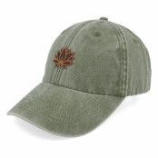 Wild Spirit - Grön unconstructed Keps - Lotus Flower Engraved Patch Washed Olive Dad Cap @ Hatstore