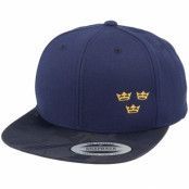 Iconic - Blå snapback Keps - Tre Kronor Side Panel Navy Camo Snapback @ Hatstore