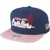 Mitchell&Ness - NBA Blå snapback Keps - Cleveland Cavaliers USA Navy Snapback @ Hatstore