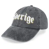 Hatstore - Svart unconstructed Keps - 3d Sverige White Script Washed Back Dad Cap @ Hatstore