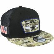 New Era - NFL Svart trucker Keps - Dallas Cowboys NFL21 Salute To Service 9FIFTY Black/Camo Trucker @ Hatstore