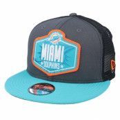 New Era - NFL Grå trucker Keps - Kids Miami Dolphins 9Fifty NFL21 Dark Grey/Teal Trucker @ Hatstore