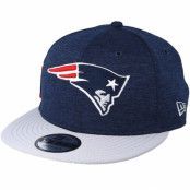 New Era - NFL Blå snapback Keps - New England Patriots 9Fifty On Field Navy/Grey Snapback @ Hatstore