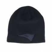 New Era - NFL Svart traditionalbeanie Beanie - New England Patriots Dark Base Skull Black/Black Traditional Beanie @ Hatstore