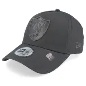 New Era - NFL Grå adjustable Keps - Las Vegas Raiders Metallic Charcoal A-Frame Adjustable @ Hatstore