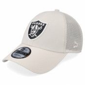 New Era - NFL Beige trucker Keps - Las Vegas Raiders Home Field 9ORTY Stone Trucker @ Hatstore