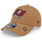 New Era - NFL Beige unconstructed Keps - Tampa Bay Buccaneers Core Classic 2 0 Camel Dad Cap @ Hatstore