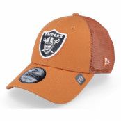 New Era - NFL Brun trucker Keps - Las Vegas Raiders Home Field 9FORTY Toffee Trucker @ Hatstore