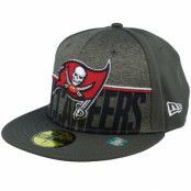 New Era - NFL Grå fitted Keps - Tampa Bay Buccaneers 59FIFTY NFL Training 23 Charcoal Fitted @ Hatstore