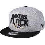 New Era - NFL Grå snapback Keps - Baltimore Ravens 2018 NFL Draft On-Stage Grey/Black Snapback @ Hatstore