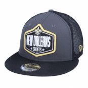 New Era - NFL Grå snapback Keps - New Orleans Saints 9Fifty NFL21 Draft Dark Grey/Black Trucker @ Hatstore