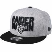 New Era - NFL Grå snapback Keps - Oakland Raiders 2018 NFL Draft On-Stage Grey/Black Snapback @ Hatstore