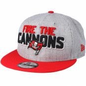 New Era - NFL Grå snapback Keps - Tampa Bay Buccaneers 2018 NFL Draft On-Stage/Red Grey Snapback @ Hatstore