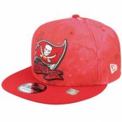 New Era - NFL Röd snapback Keps - Tampa Bay Buccaneers NFL22 Sideline Ink 9FIFTY Red Snapback @ Hatstore