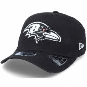 New Era - NFL Svart adjustable Keps - Baltimore Ravens Essential 9FIFTY Stretch Snap Black Adjustable @ Hatstore