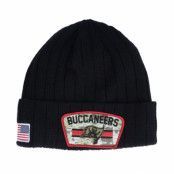 New Era - NFL Svart cuff Beanie - Tampa Bay Buccaneers NFL21 Salute To Service Knit Black/Camo Cuff @ Hatstore