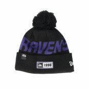 New Era - NFL Svart pom Beanie - Baltimore Ravens On Field 19 Sport Knit Black/Purple Pom @ Hatstore