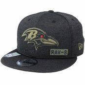 New Era - NFL Svart snapback Keps - Baltimore Ravens Salute To Service NFL 20 Heather Black Snapback @ Hatstore