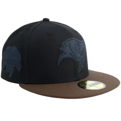 New Era - NFL Svart snapback Keps - Hatstore Exclusive x Tampa Bay Buccaneers  59FIFTY Black/Walnut 30 Fitted @ Hatstore