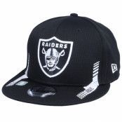 New Era - NFL Svart snapback Keps - Las Vegas Raiders NFL21 Side Line 9FIFTY Black Snapback @ Hatstore