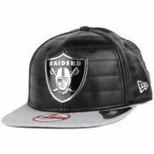 New Era - NFL Svart snapback Keps - Oakland Raiders Quilted Crown Black/Gold 9Fifty Snapback @ Hatstore