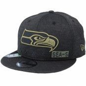 New Era - NFL Svart snapback Keps - Seattle Seahawks Salute To Service NFL 20 Heather Black Snapback @ Hatstore