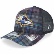 New Era - NFL Svart trucker Keps - Baltimore Ravens NFL24 Crucial Catch 9SEVENTY Tartarn Trucker @ Hatstore