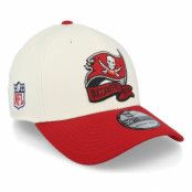 New Era - NFL Vit flexfit Keps - Tampa Bay Buccaneers NFL22 Sideline 39THIRTY White/Red Flexfit @ Hatstore