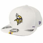 New Era - NFL Vit snapback Keps - Minnesota Vikings 9Fifty On Field 19 Training White Snapback @ Hatstore