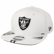 New Era - NFL Vit snapback Keps - Oakland Raiders 9Fifty On Field 19 Training White Snapback @ Hatstore