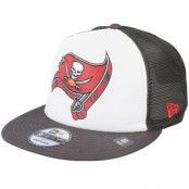 New Era - NFL Vit trucker Keps - Tampa Bay Buccaneers 9FIFTY Foamtruck C3 White/Brown Trucker @ Hatstore