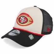 New Era - NFL Beige trucker Keps - San Francisco 49ers Nfl24 Sideline His 9FORTY Stone/Black A-frame Trucker @ Hatstore