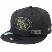 New Era - NFL Svart snapback Keps - San Francisco 49ers Salute To Service NFL 20 Heather Black Snapback @ Hatstore