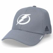 Adidas - NHL Grå flexfit Keps - Tampa Bay Lightning Coach Structured Grey Flexfit @ Hatstore