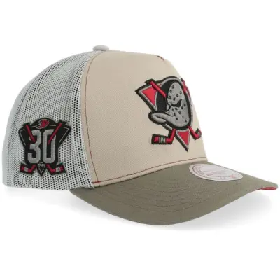 Mitchell&Ness - NHL Beige trucker Keps - Hatstore Exclusive x Anaheim Ducks Hc Grey/Green A-frame Trucker @ Hatstore
