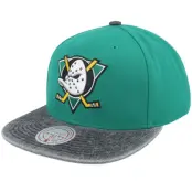 Mitchell&Ness - NHL Svart snapback Keps - Anaheim Ducks Denim Patchwork  Vintage Teal/Black Snapback @ Hatstore