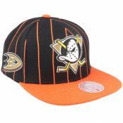 Mitchell&Ness - NHL Svart snapback Keps - Anaheim Ducks Team Pin Black Snapback @ Hatstore