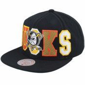 Mitchell&Ness - NHL Svart snapback Keps - Anaheim Ducks Varsity Bust Black Snapback @ Hatstore