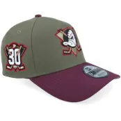 New Era - NHL Grön adjustable Keps - Hatstore Exclusive x Anaheim Ducks 9FORTY New Olive/Plum 30 A-Frame Adjustable @ Hatstore