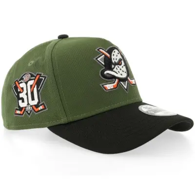 New Era - NHL Grön adjustable Keps - Kids Hatstore Exclusive x Anaheim Ducks 9FORTY 30th Anniversary Rifle Green/Black A-Frame Adjustable @ Hatstore