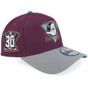 New Era - NHL Lila adjustable Keps - Hatstore Exclusive x Anaheim Ducks 30 9FORTY Plum/Storm Grey A-Frame Adjustable @ Hatstore