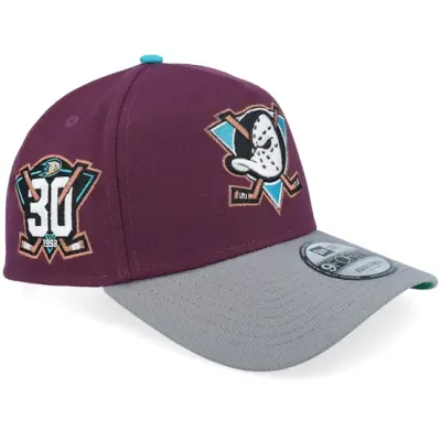 New Era - NHL Lila adjustable Keps - Hatstore Exclusive x Anaheim Ducks 30 9FORTY Plum/Storm Grey A-Frame Adjustable @ Hatstore