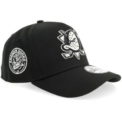 New Era - NHL Svart adjustable Keps - Hatstore Exclusive x Anaheim Ducks 9FORTY Black A-Frame Adjustable @ Hatstore