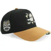 New Era - NHL Svart adjustable Keps - Hatstore Exclusive x Anaheim Ducks 9FORTY Black/Micro Bronze Adjustable @ Hatstore