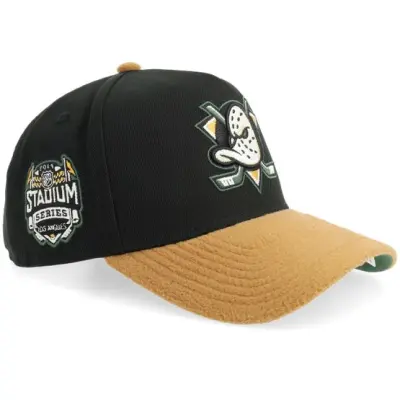 New Era - NHL Svart adjustable Keps - Hatstore Exclusive x Anaheim Ducks 9FORTY Black/Micro Bronze Adjustable @ Hatstore