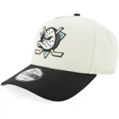 New Era - NHL Vit adjustable Keps -"Hatstore Exclusive x Anaheim Ducks 9FIFTY Curve Chrome/Black Metallic A-frame Adjustable"@ Hatstore