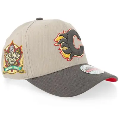 Mitchell&Ness - NHL Grå adjustable Keps - Hatstore Exclusive x Calgary Flames Classic Red/Cream/Green Adjustable @ Hatstore