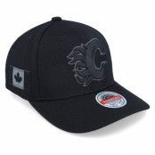 Mitchell&Ness - NHL Svart adjustable Keps - Hatstore Exclusive x Calgary Flames Black Flag Black Adjustable @ Hatstore