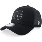New Era - NHL Svart trucker Keps - Calgary Flames 9FORTY Black/White A-frame Trucker @ Hatstore