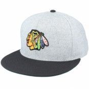 American Needle - NHL Grå snapback Keps - Chicago Blackhawks Castle Rock Heather Gray/Black Snapback @ Hatstore